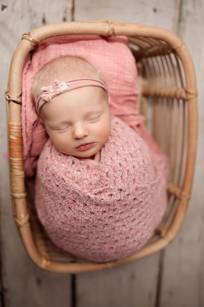 newborn baby girl photoshoot ideas