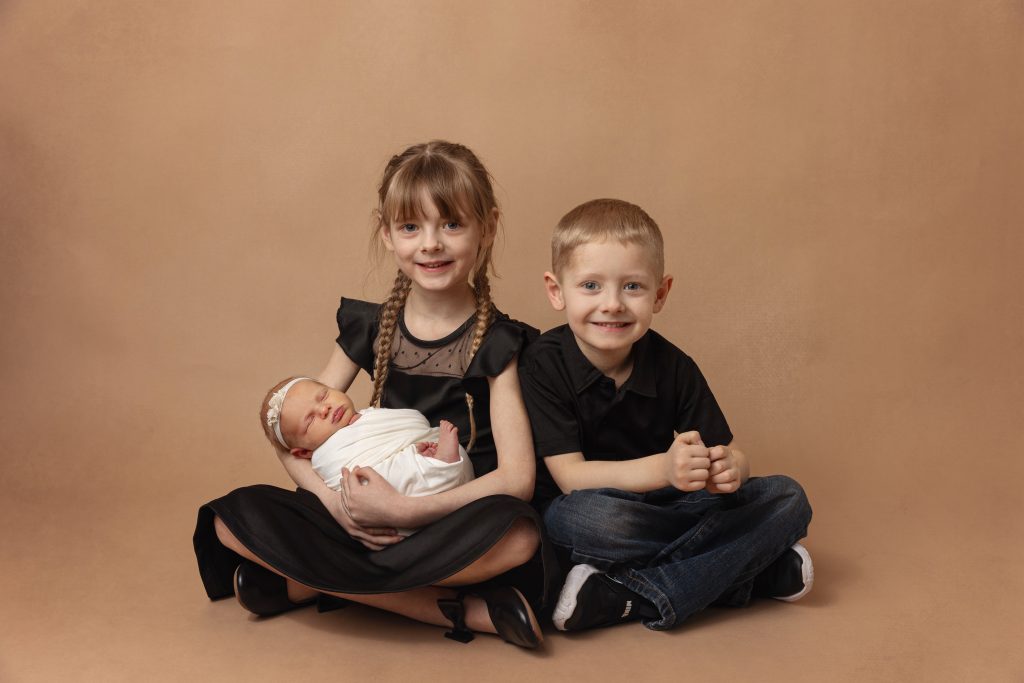 what should siblings wear for a newborn photoshoot