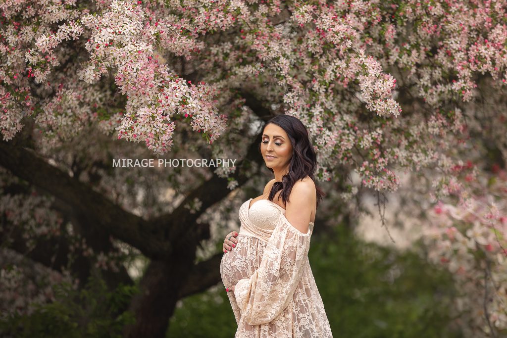 maternity mom posing for photographer for photo shoot in Fowlerville, MI